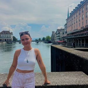 Meet your Posher, Elena